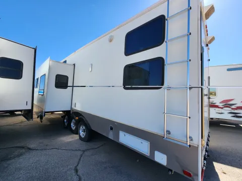 More photos of 2008 RAPTOR KEYSTONE RP3712 at Martin Swanty's Paradise Auto, AZ