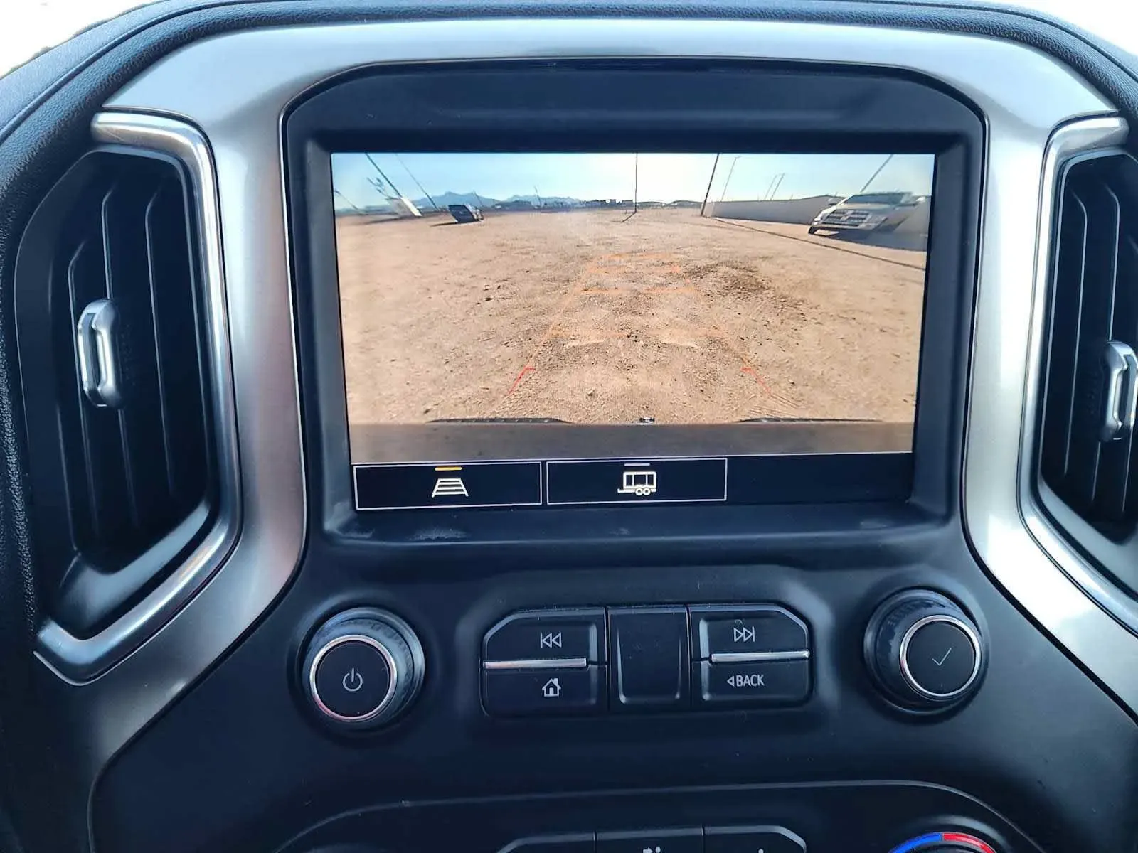 Chevrolet Silverado photo 24
