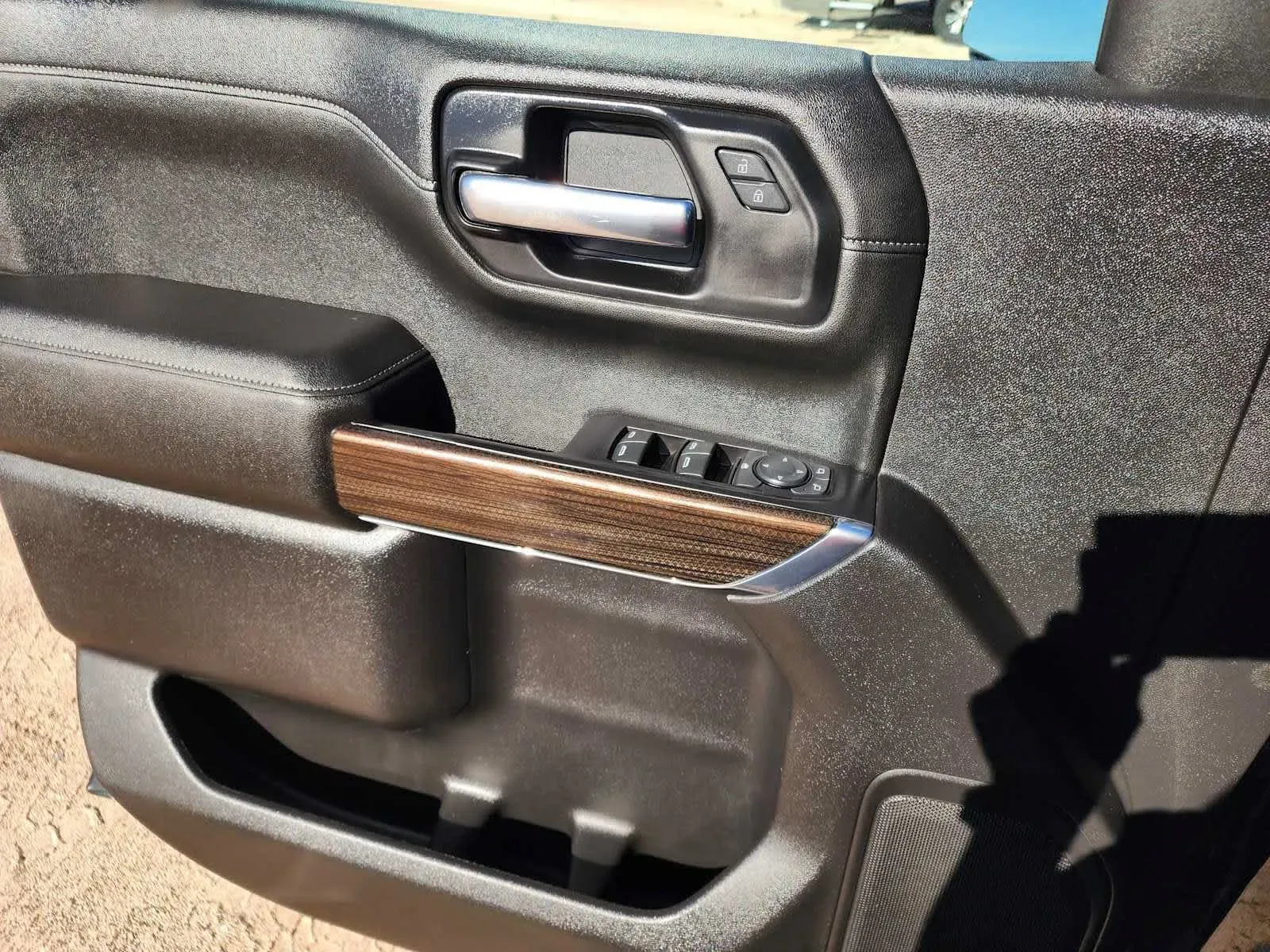 Chevrolet Silverado photo 17
