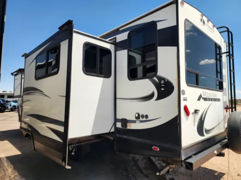 More photos of 2020 OUTDOORS RV BLACKSTONE 250RDS TRAVEL TRAILER at Martin Swanty's Paradise Auto, AZ