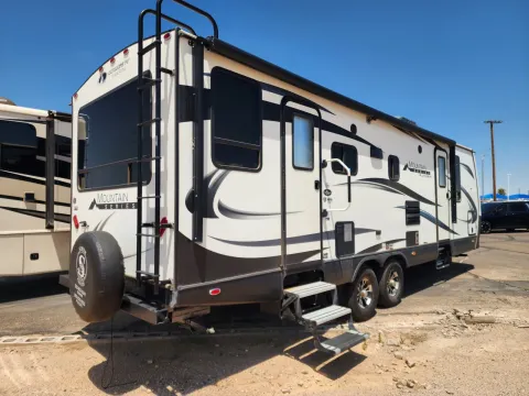 More photos of 2020 OUTDOORS RV BLACKSTONE 250RDS TRAVEL TRAILER at Martin Swanty's Paradise Auto, AZ