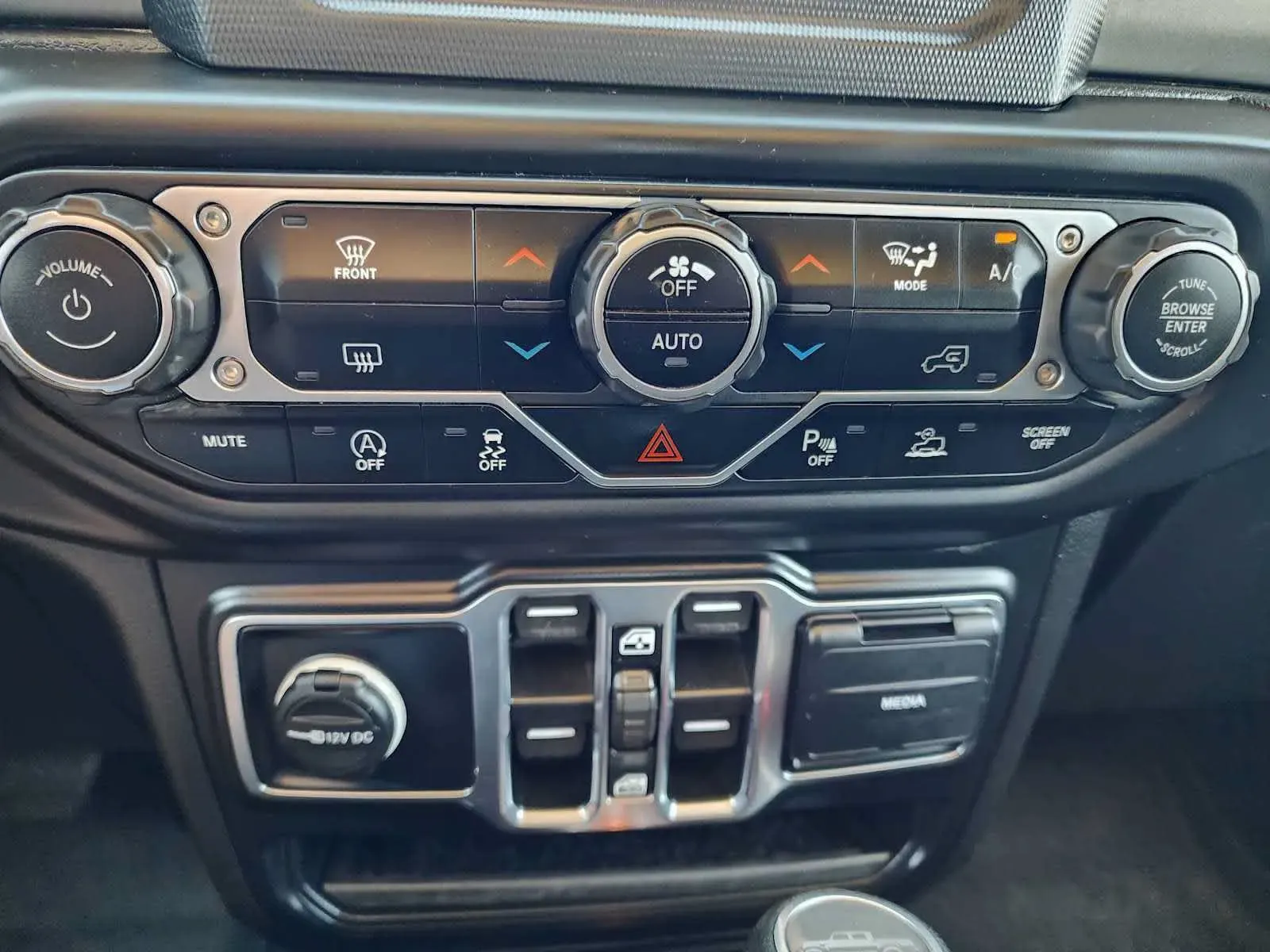 Jeep Gladiator photo 35