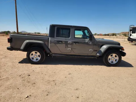 More photos of 2021 Jeep Gladiator Sport S at Martin Swanty's Paradise Auto, AZ