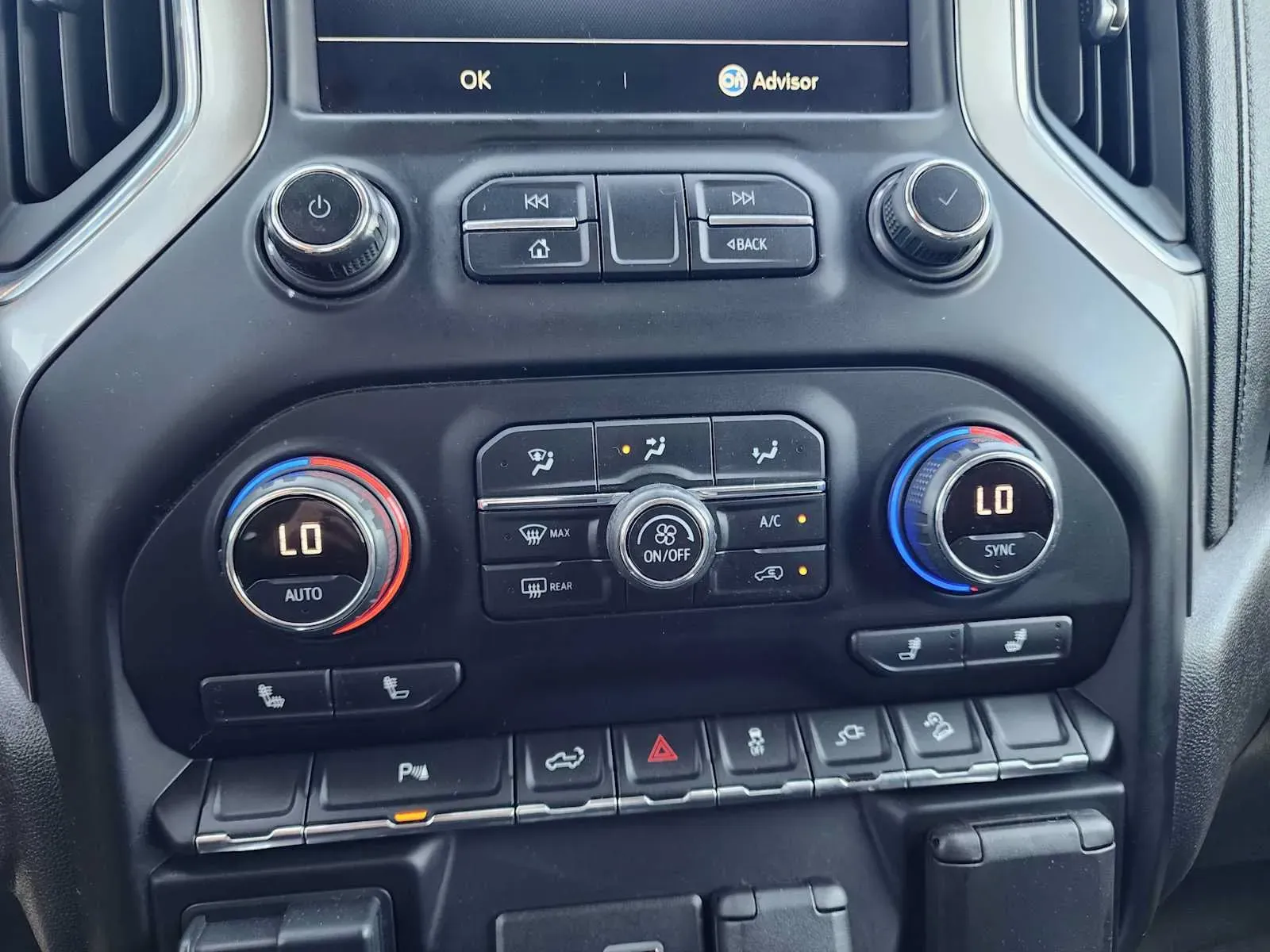 Chevrolet Silverado photo 24