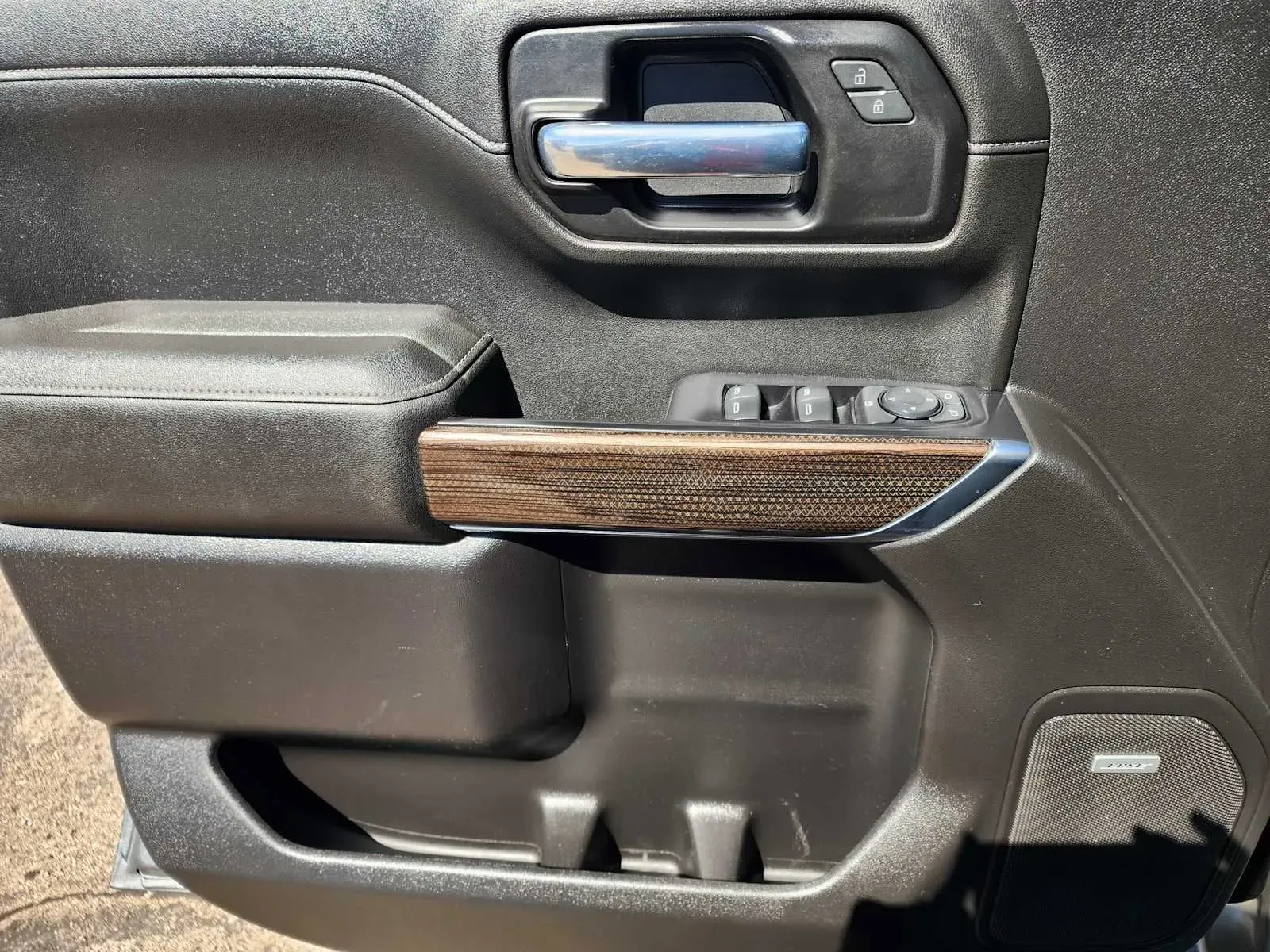Chevrolet Silverado photo 17