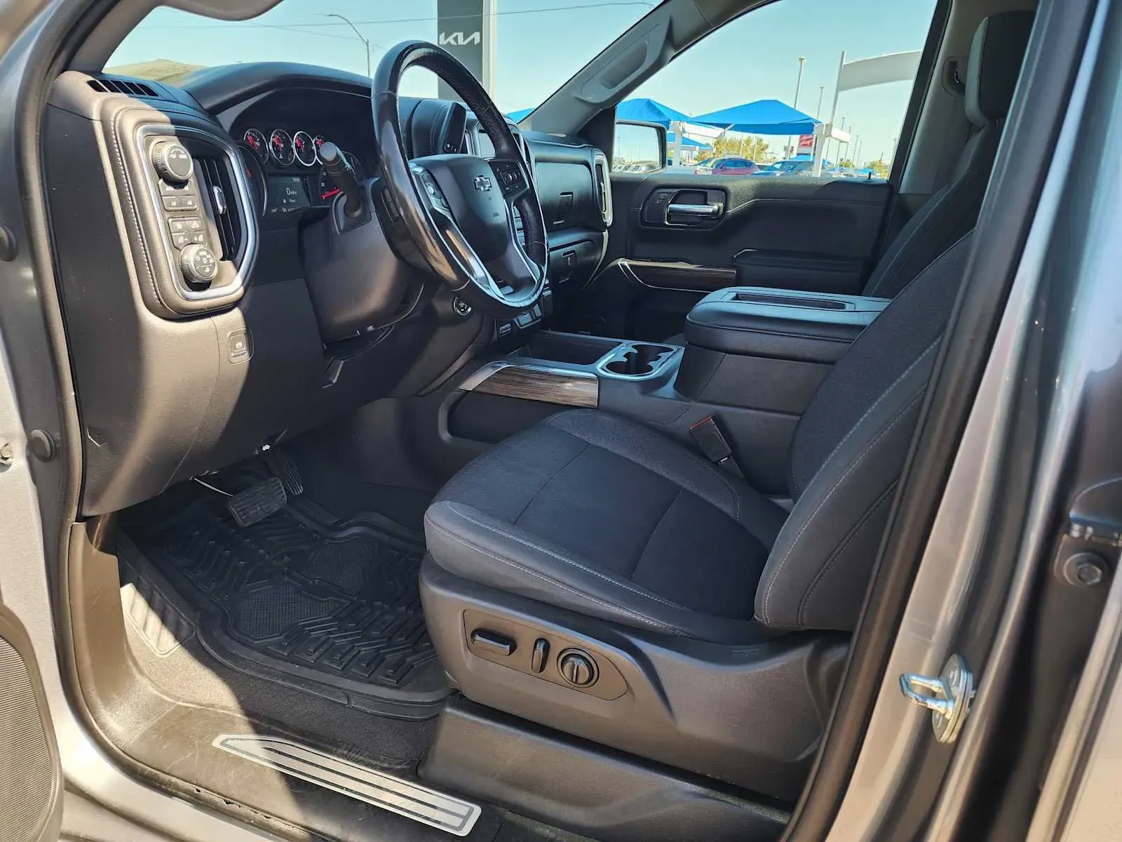 Chevrolet Silverado photo 15