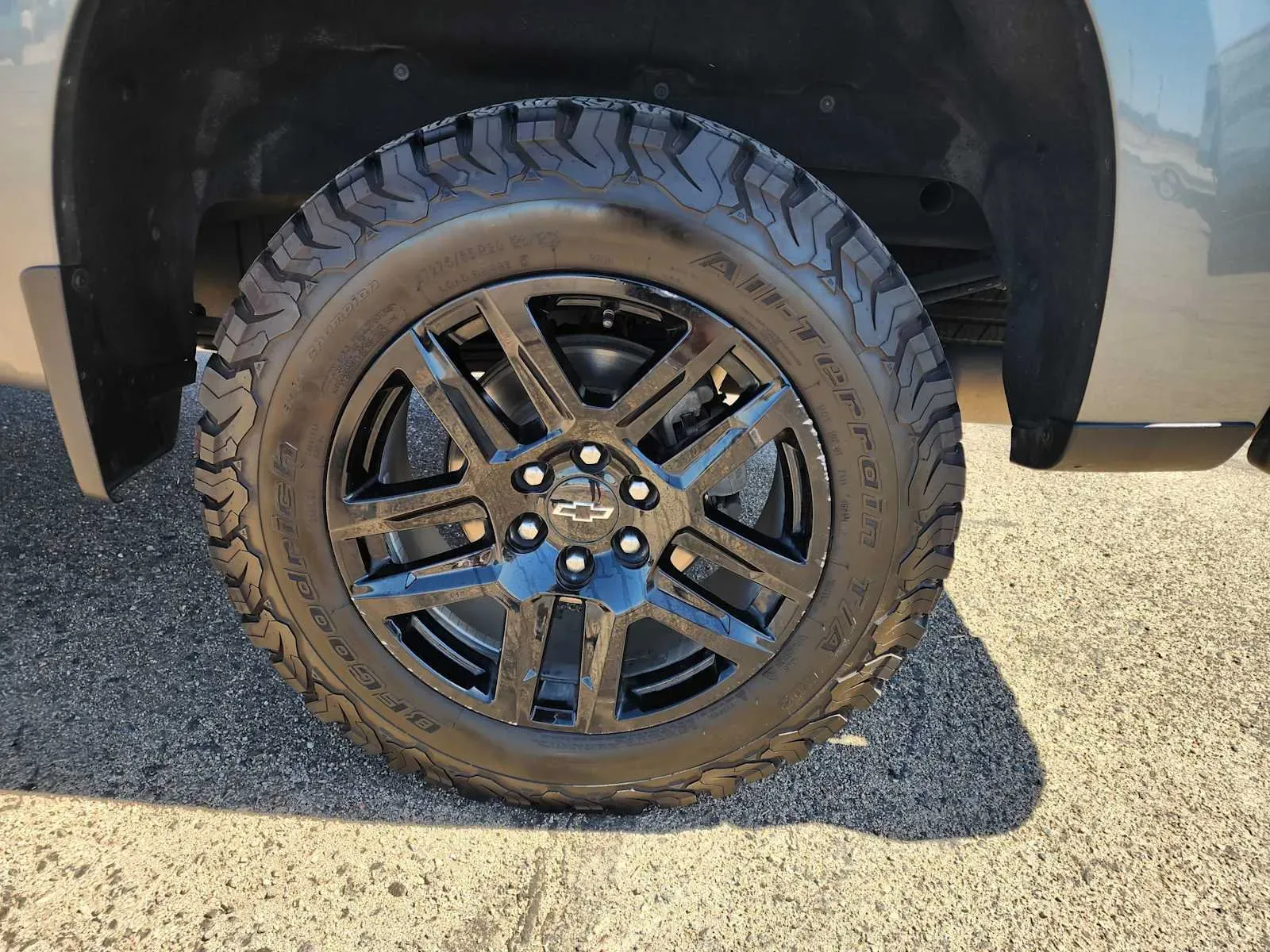 Chevrolet Silverado photo 9