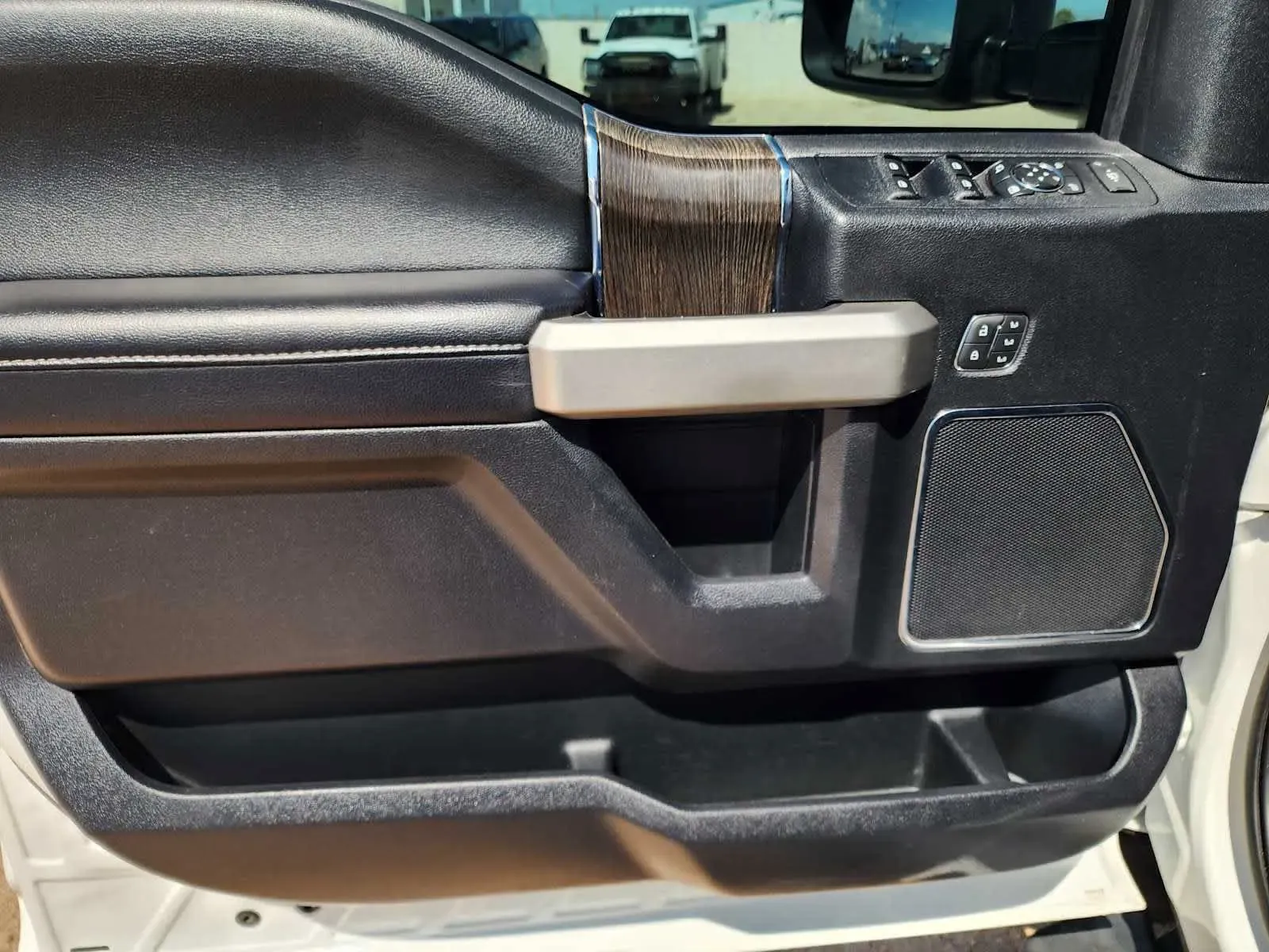 Ford F-350 photo 20