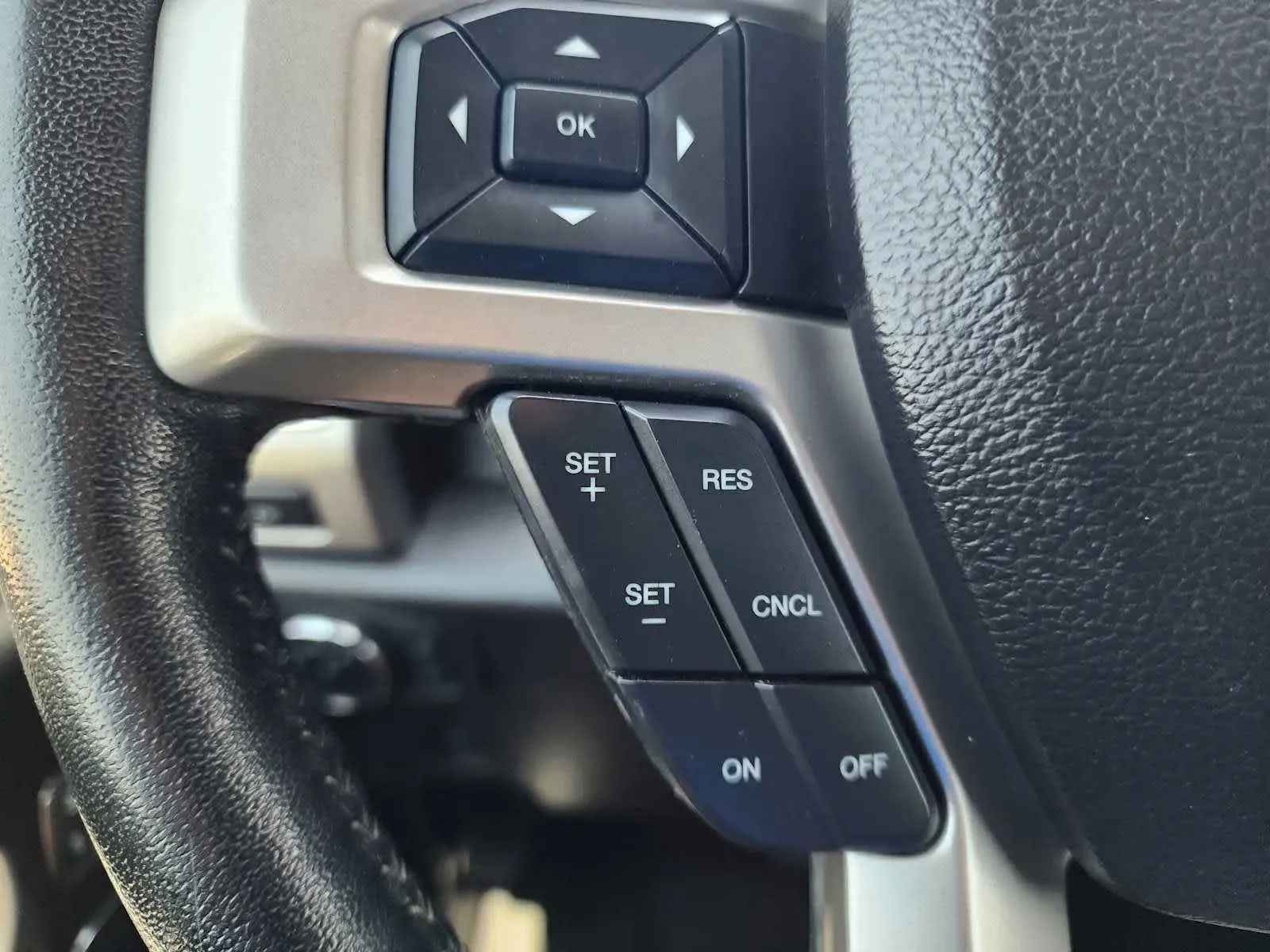 Ford F-350 photo 21