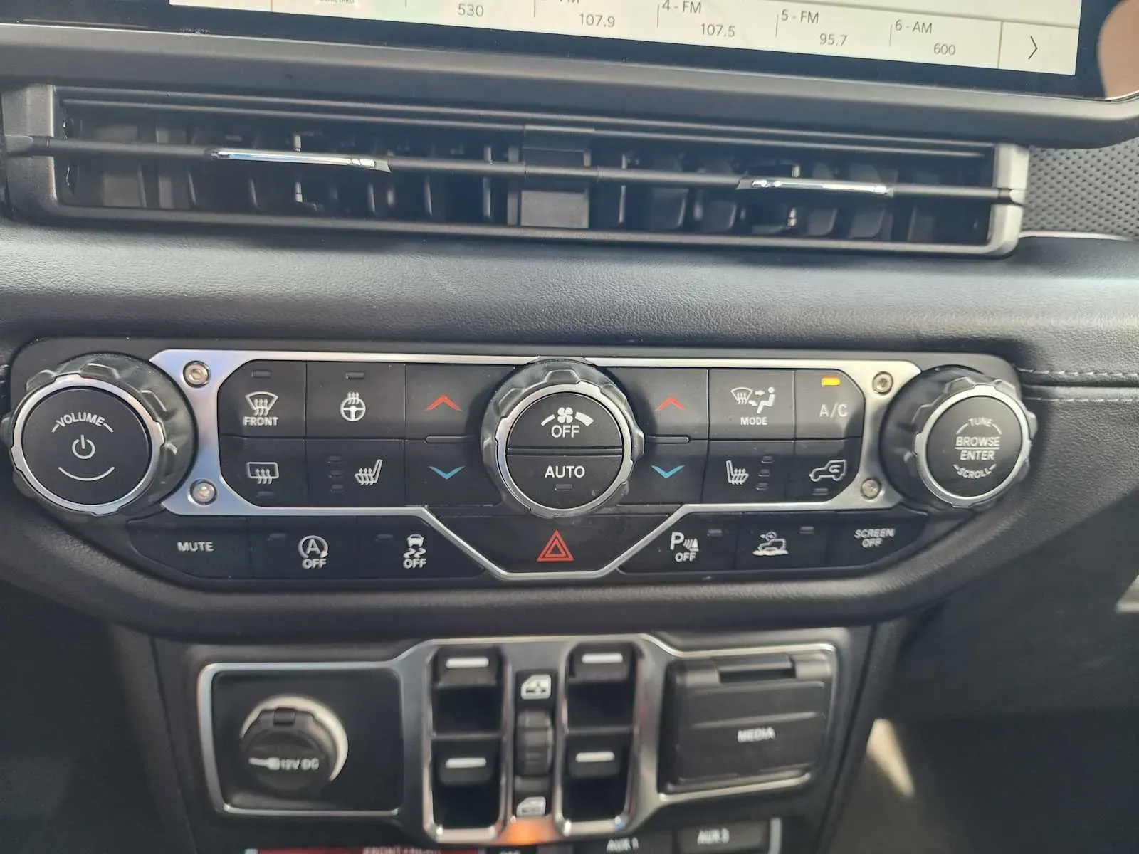 Jeep Gladiator photo 24