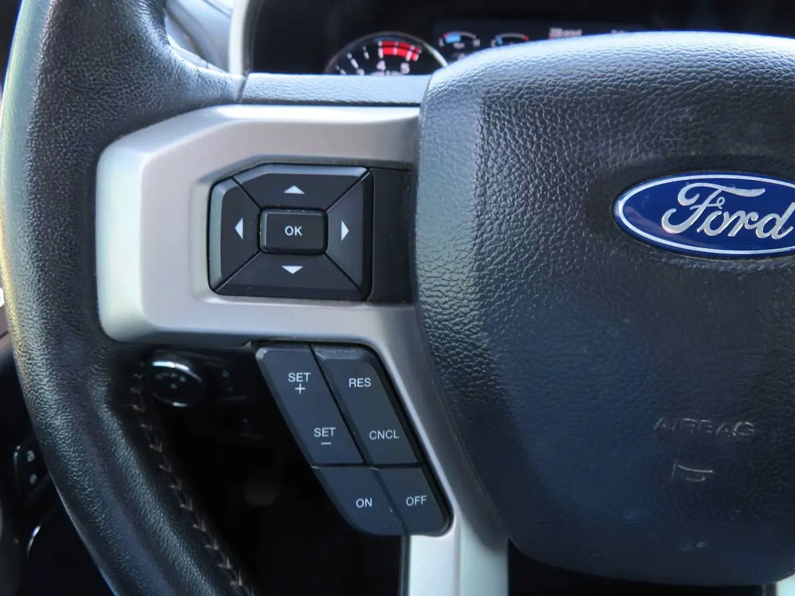 Ford F-350 photo 18