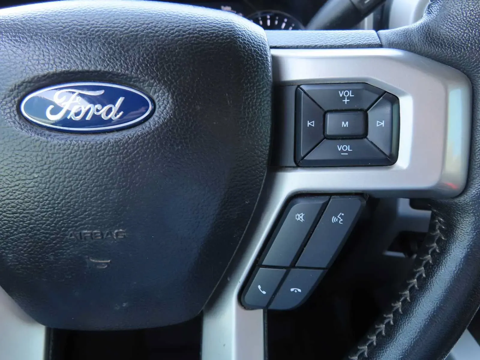 Ford F-350 photo 19