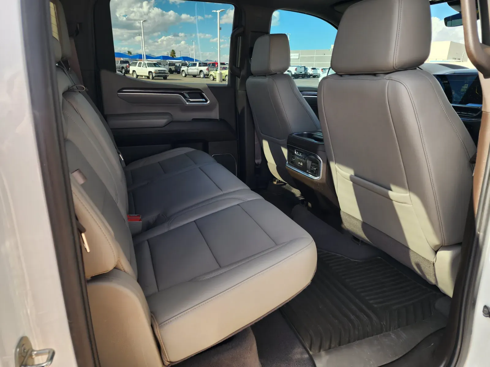 Chevrolet Silverado photo 17