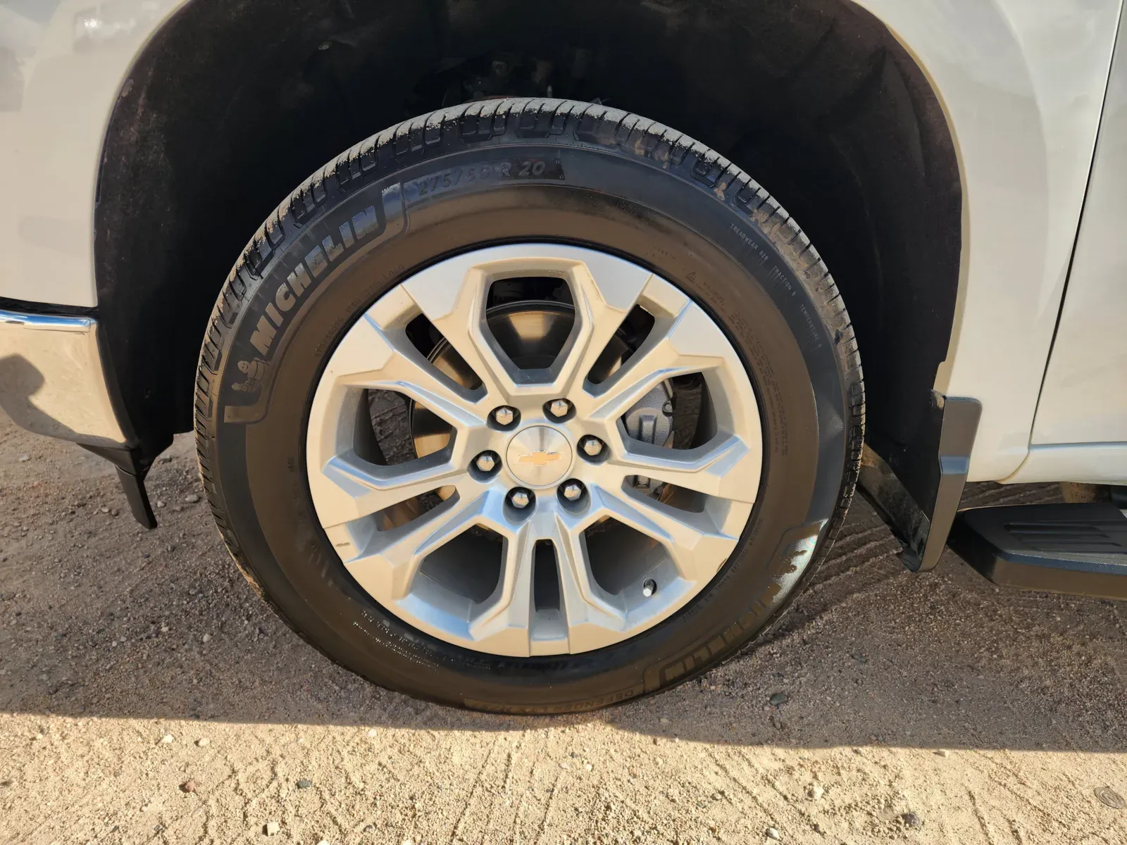 Chevrolet Silverado photo 11