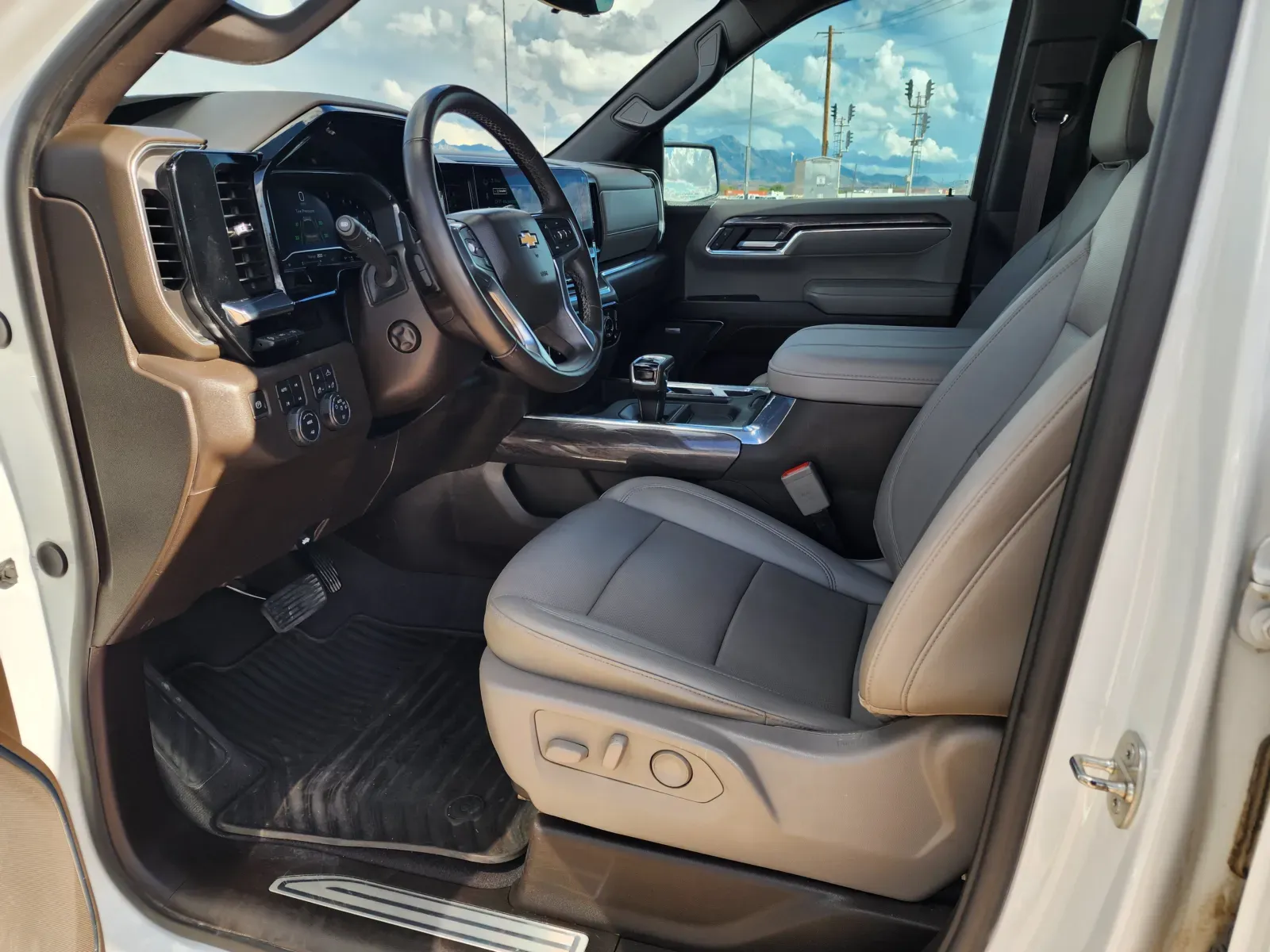 Chevrolet Silverado photo 18