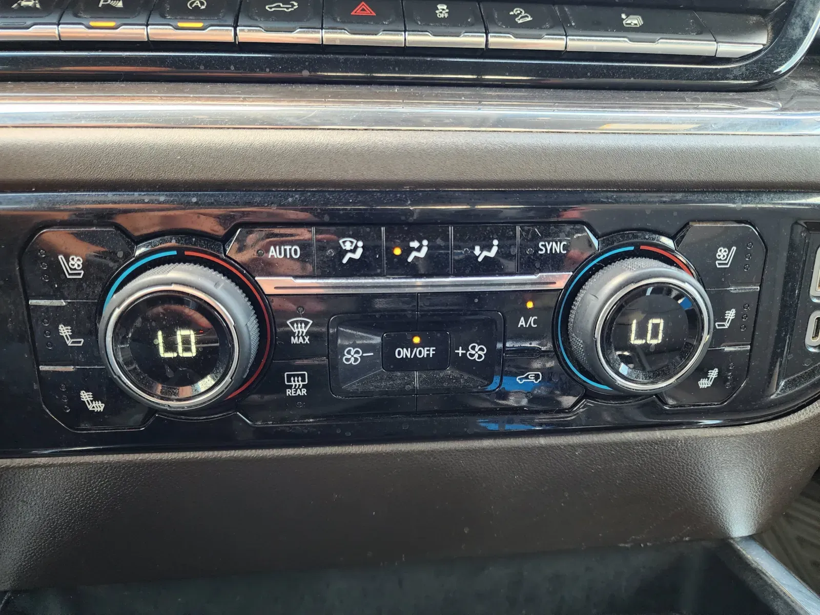 Chevrolet Silverado photo 27