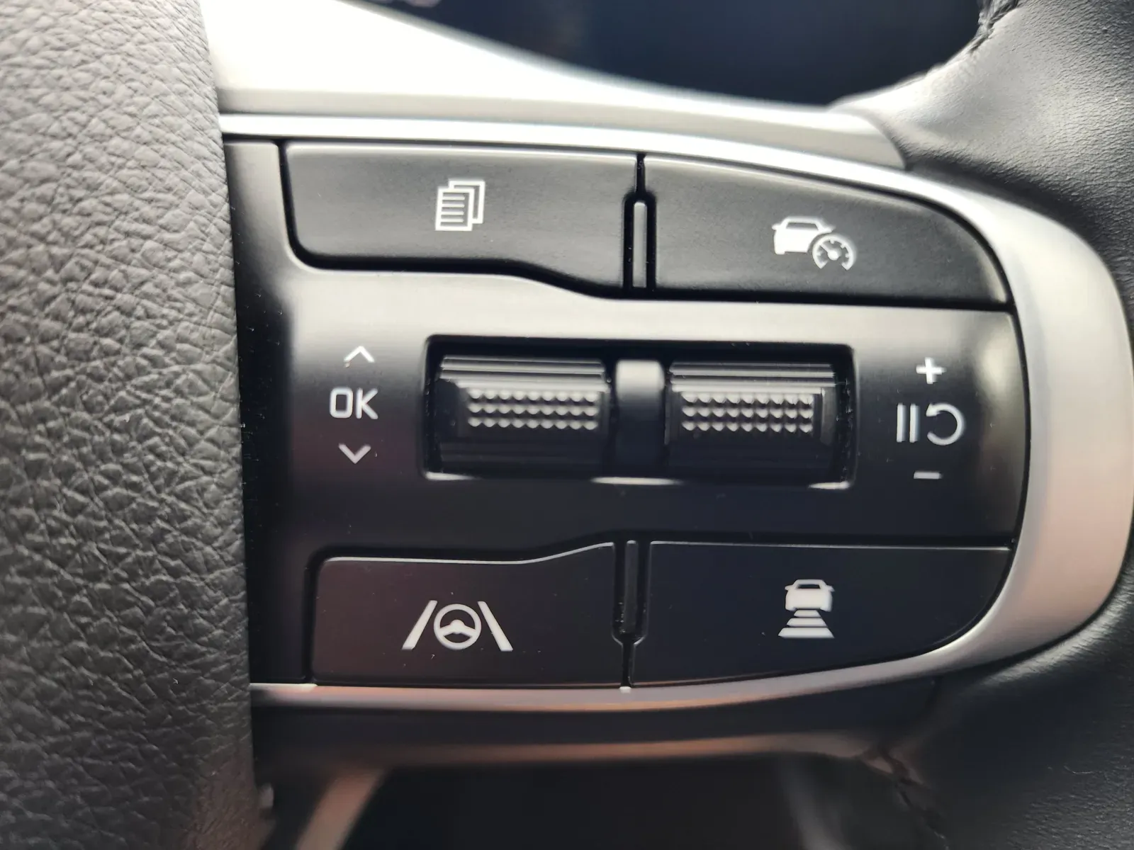 Kia K5 photo 19