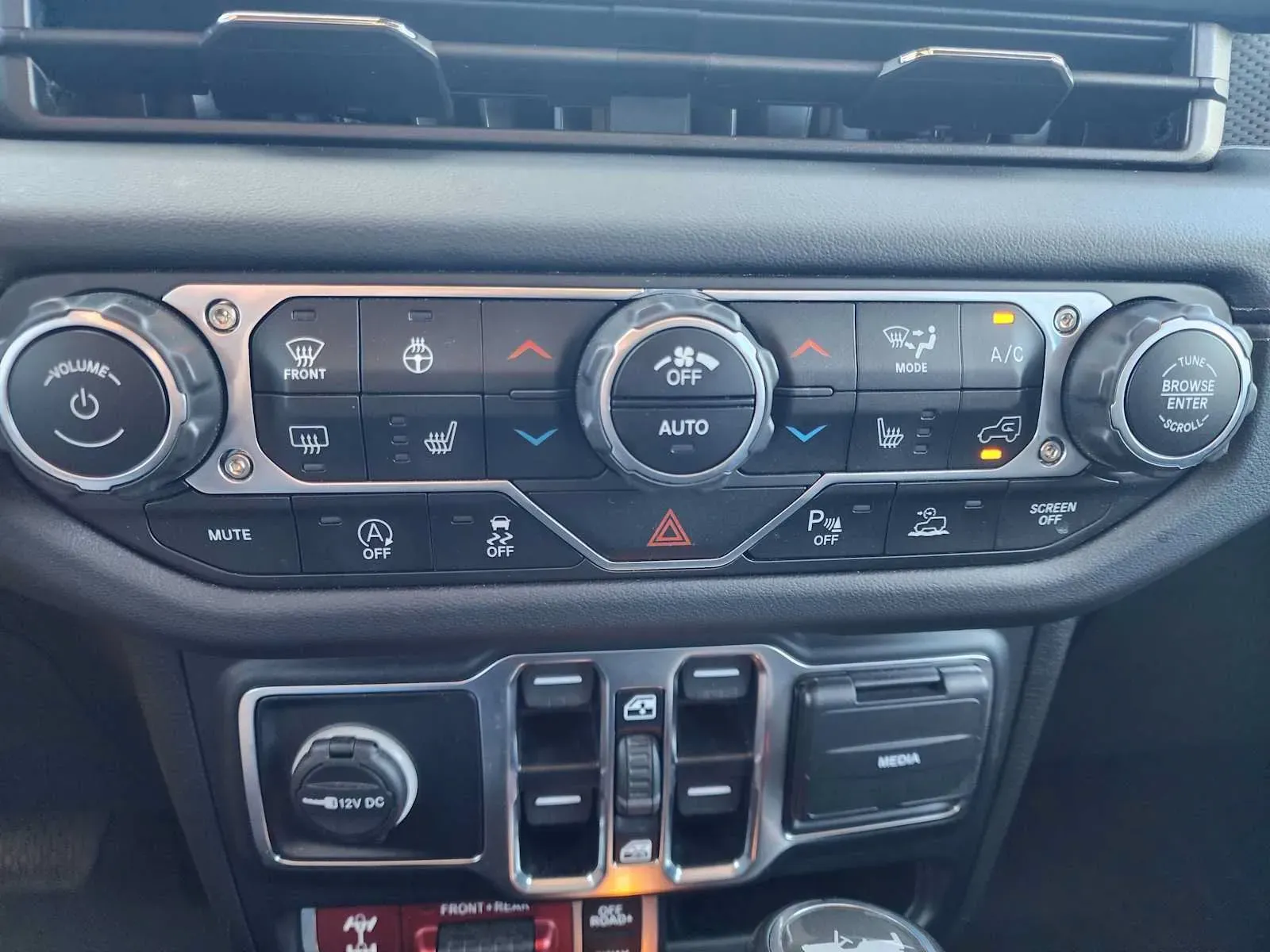 Jeep Wrangler photo 26