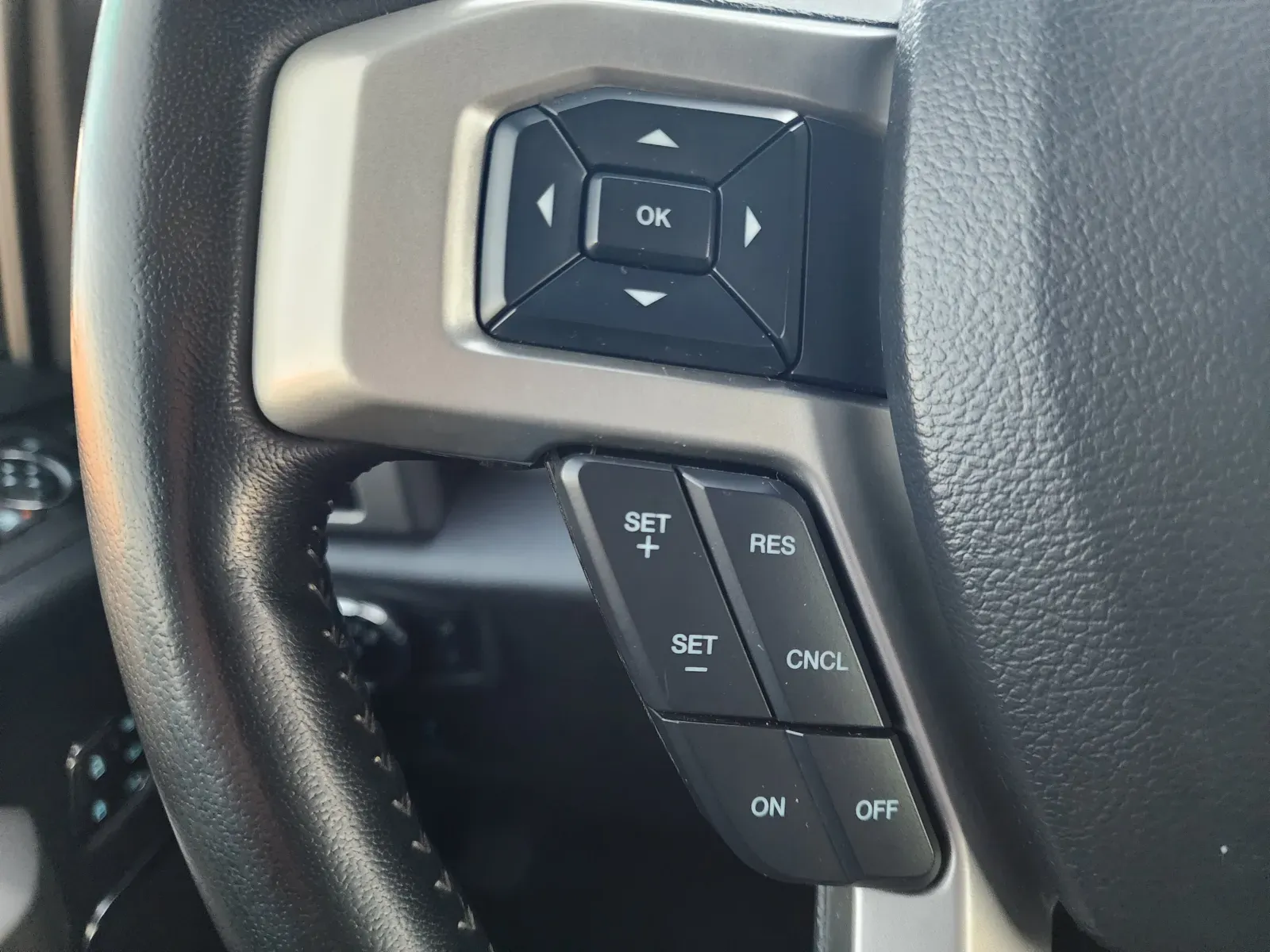 Ford F-350 photo 21
