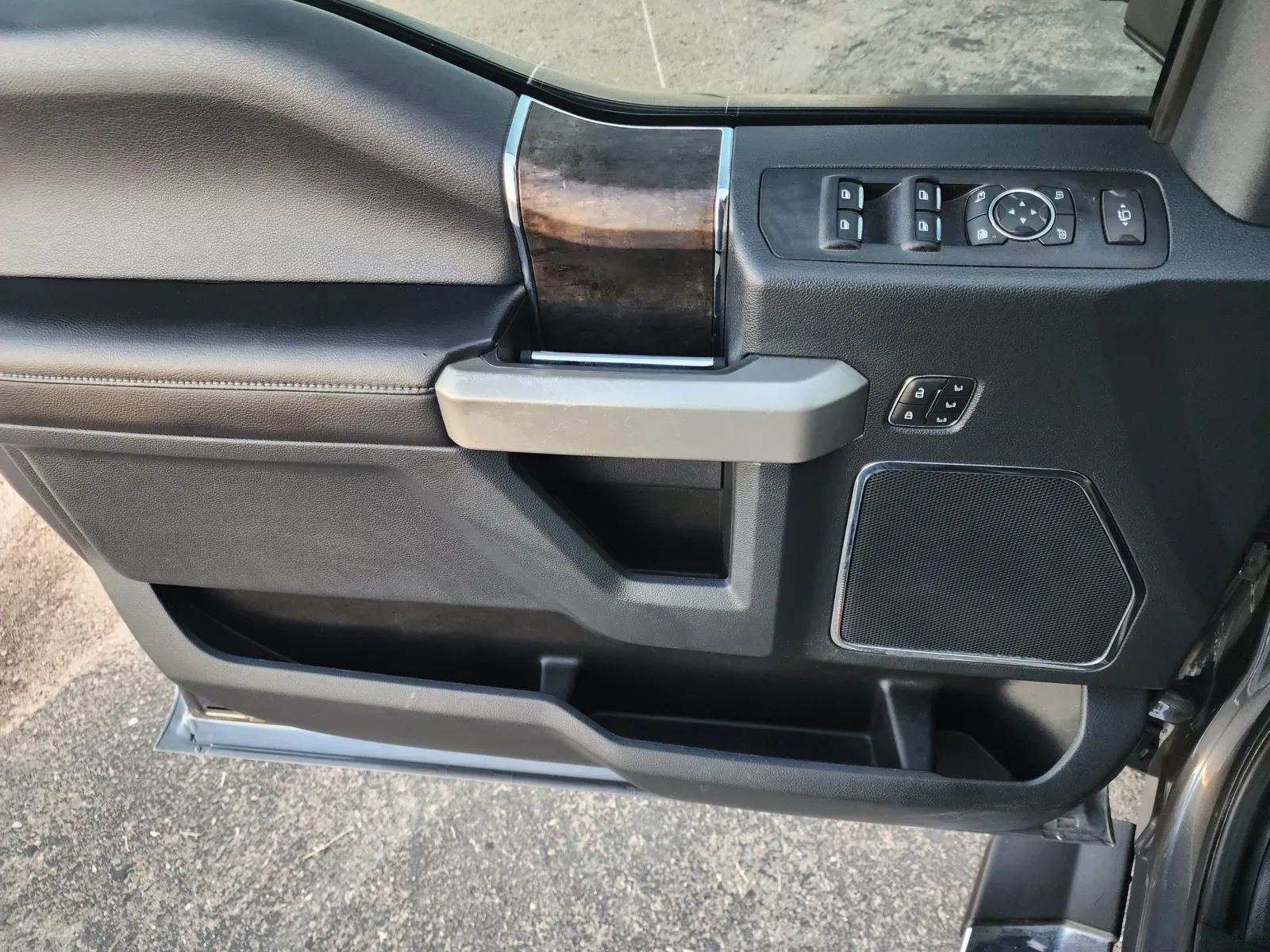 Ford F-350 photo 20