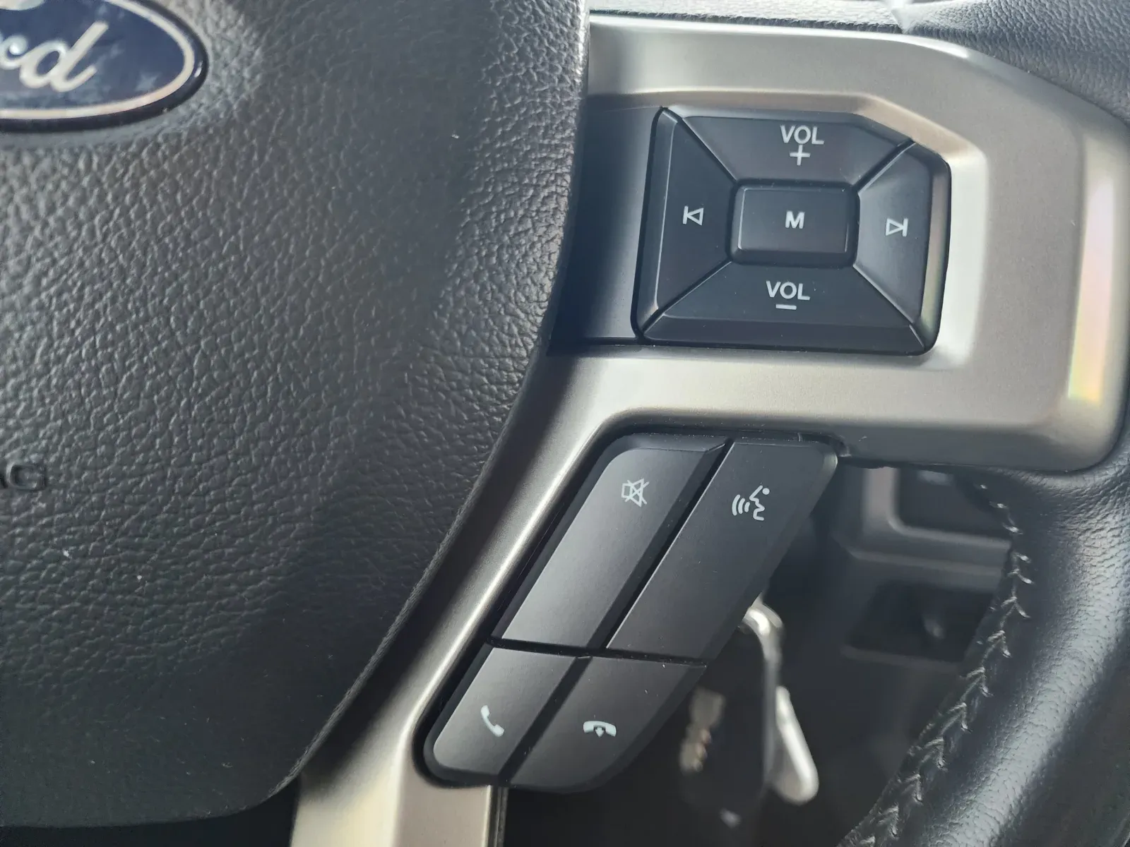 Ford F-350 photo 22