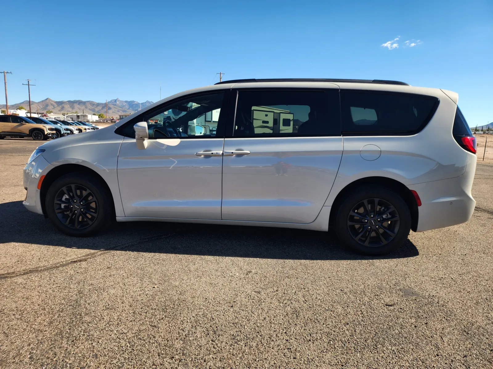 Chrysler Pacifica photo 7