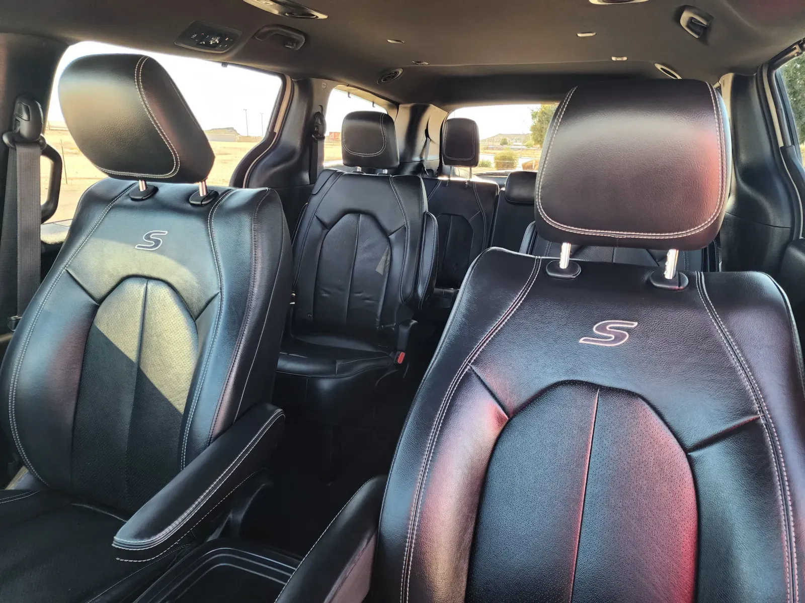 Chrysler Pacifica photo 17