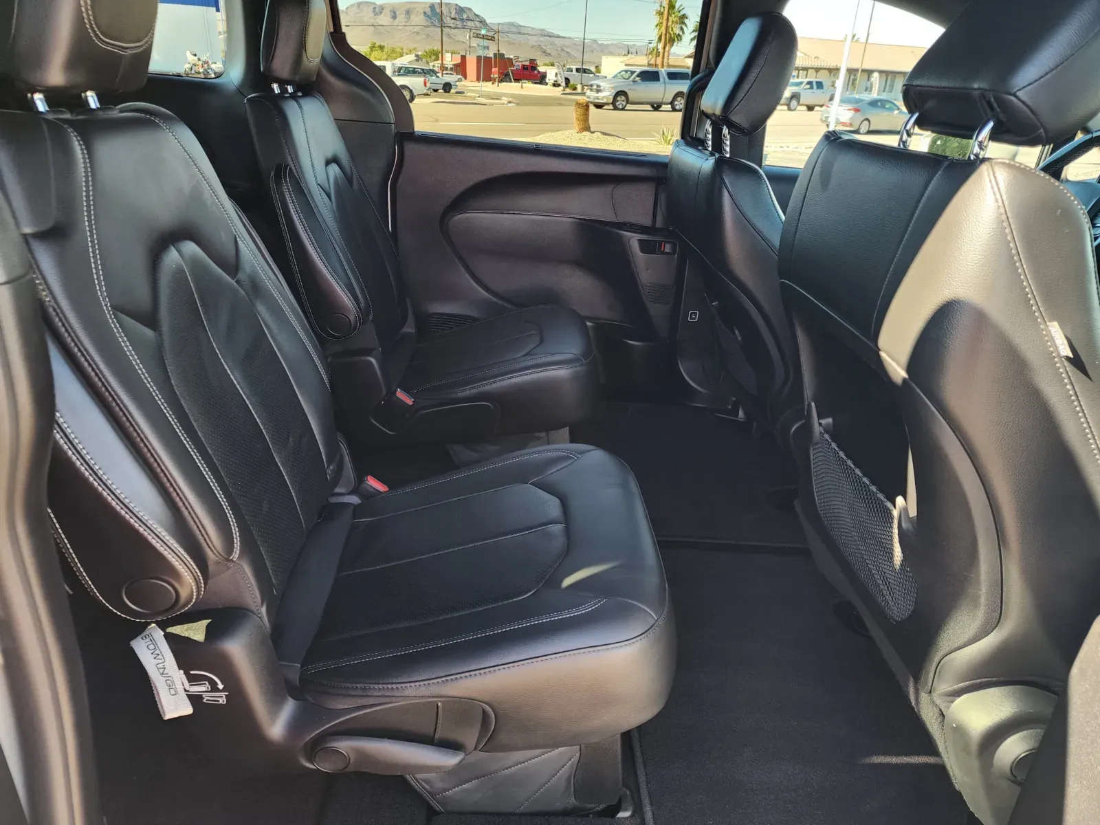 Chrysler Pacifica photo 13