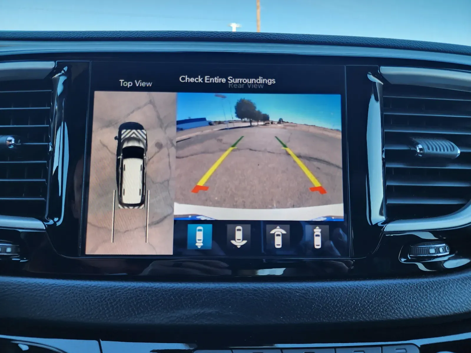 Chrysler Pacifica photo 25