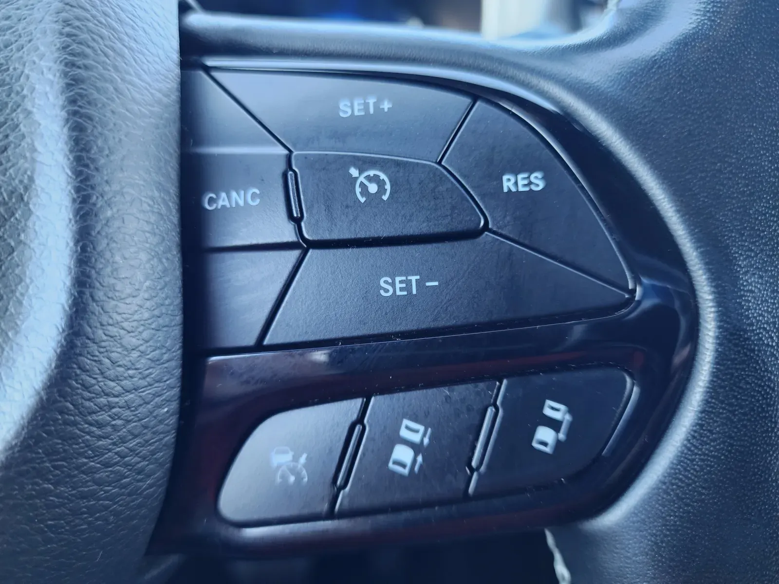 Chrysler Pacifica photo 20