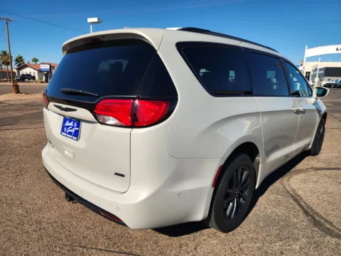 More photos of 2020 Chrysler Pacifica Launch Edition at Martin Swanty's Paradise Auto, AZ