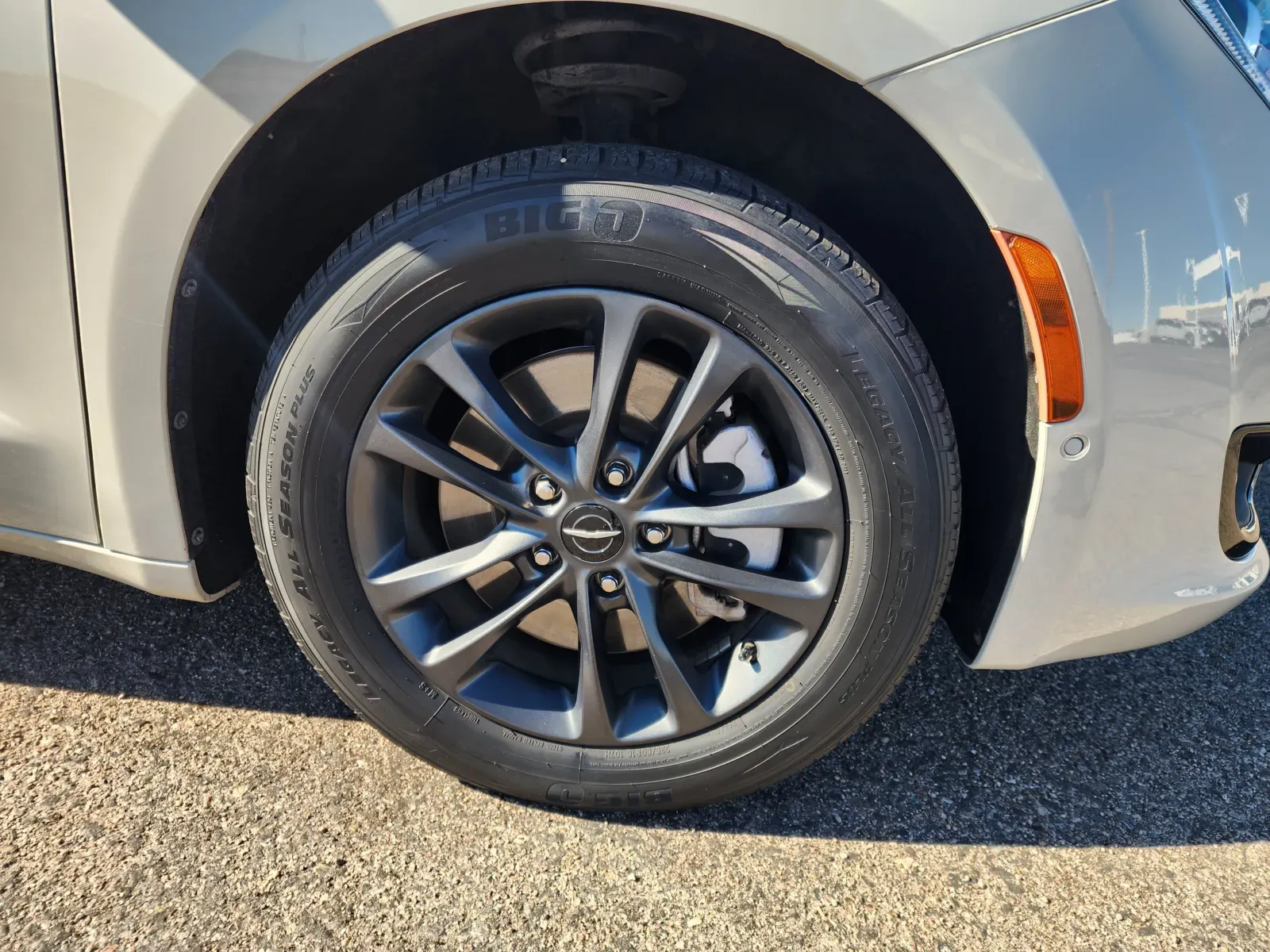 Chrysler Pacifica photo 10