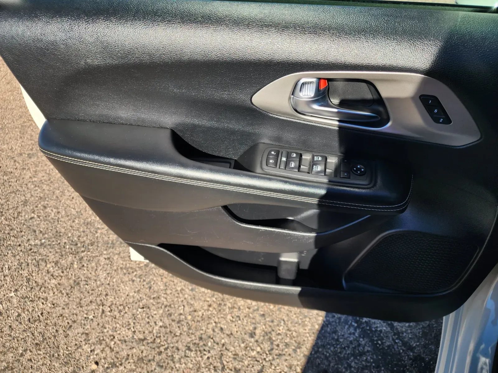 Chrysler Pacifica photo 18
