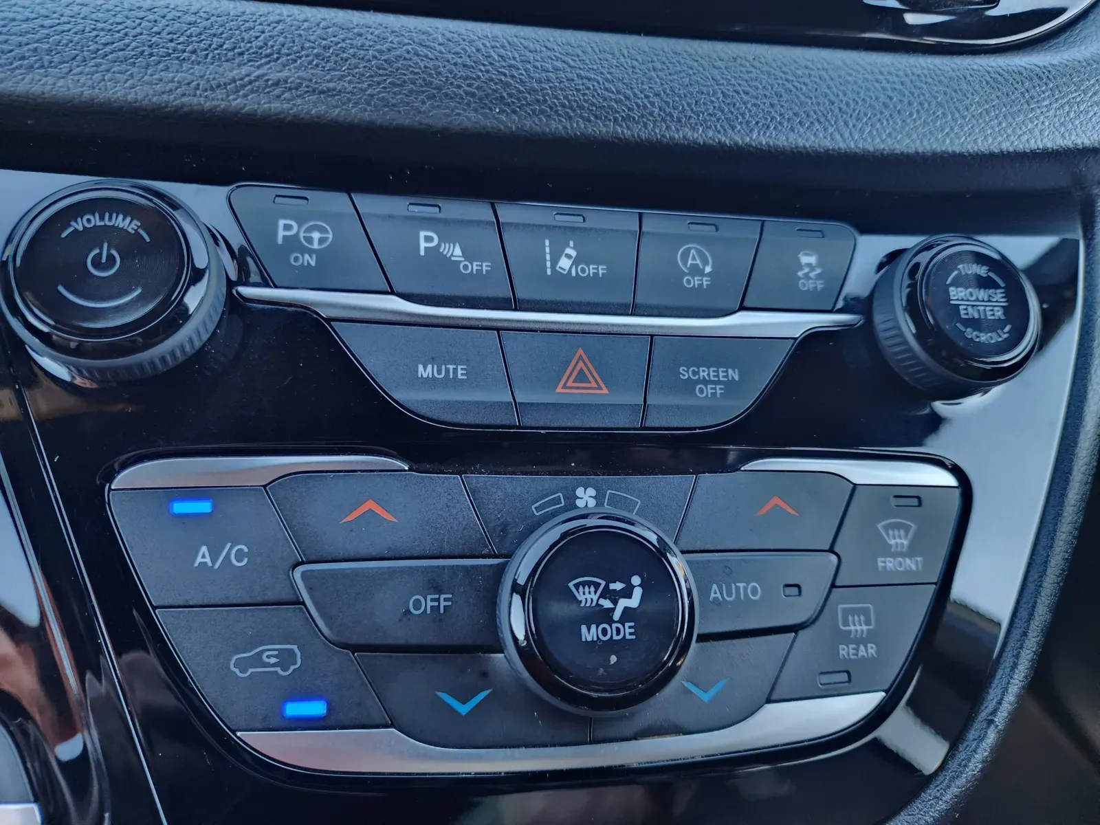 Chrysler Pacifica photo 26