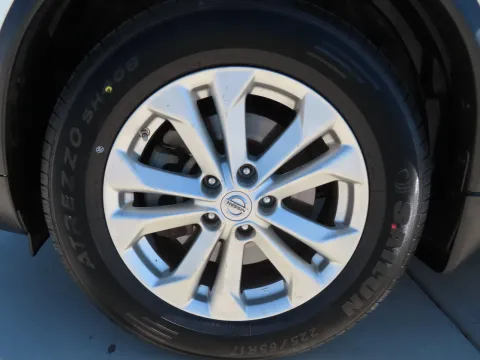 More photos of 2015 Nissan Rogue SV at Martin Swanty's Paradise Auto, AZ