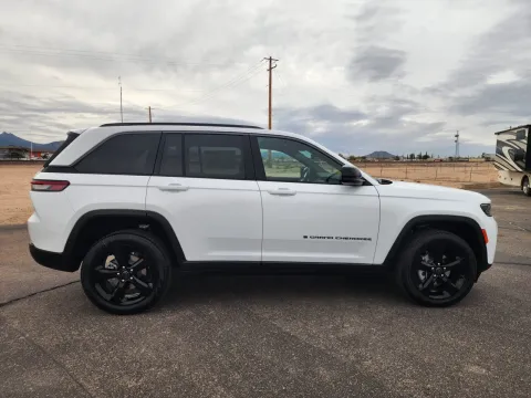 More photos of 2027 Jeep Grand Cherokee Limited at Martin Swanty's Paradise Auto, AZ