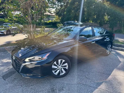 Photos of 2023 Nissan Altima 2.5 S for sale in Seffner, FL at Evo Motors