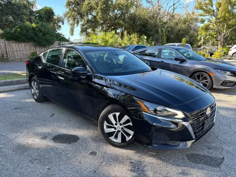 More photos of 2023 Nissan Altima 2.5 S at Evo Motors, FL