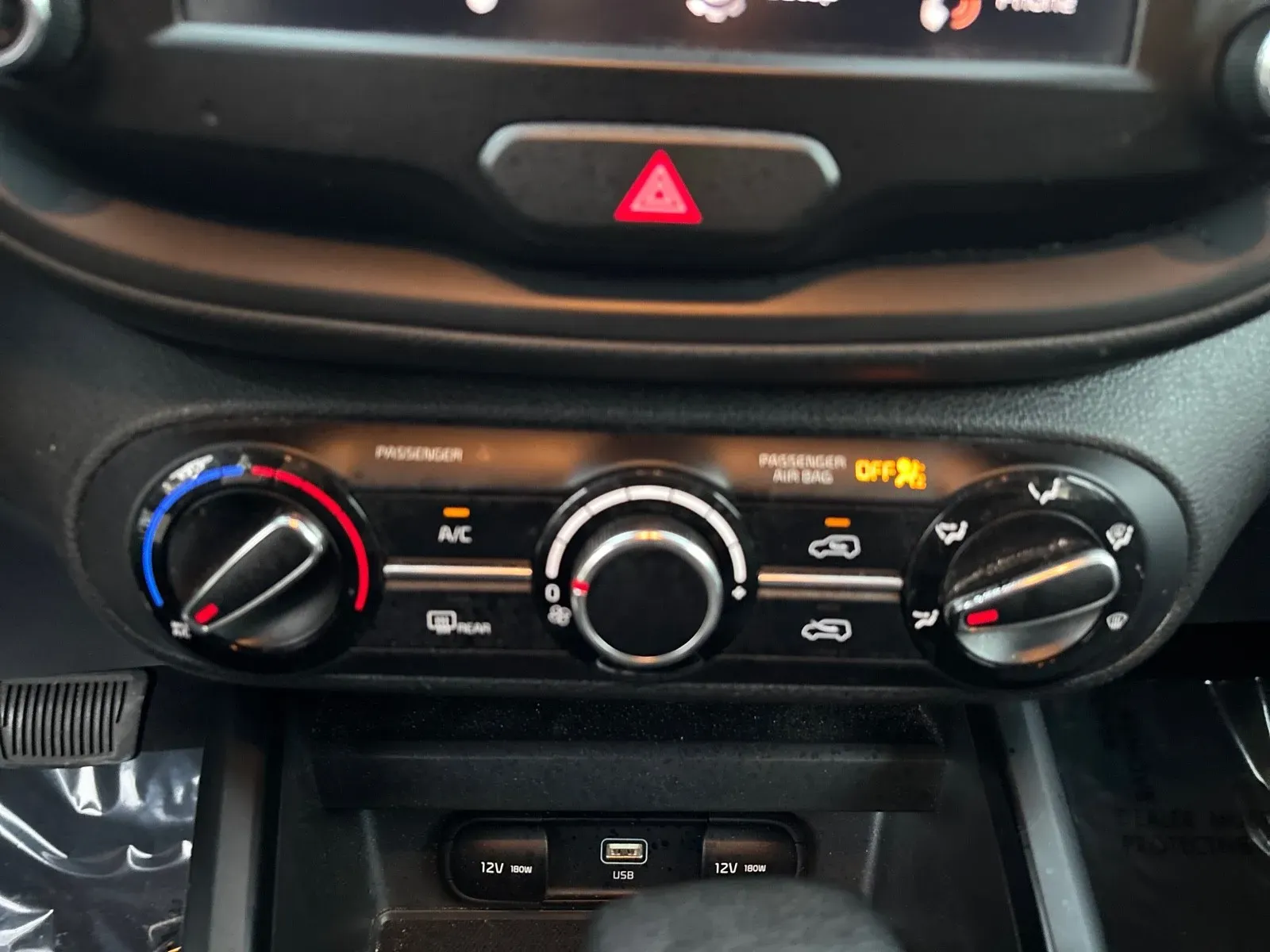 2024 Kia Soul LX - Photo 18