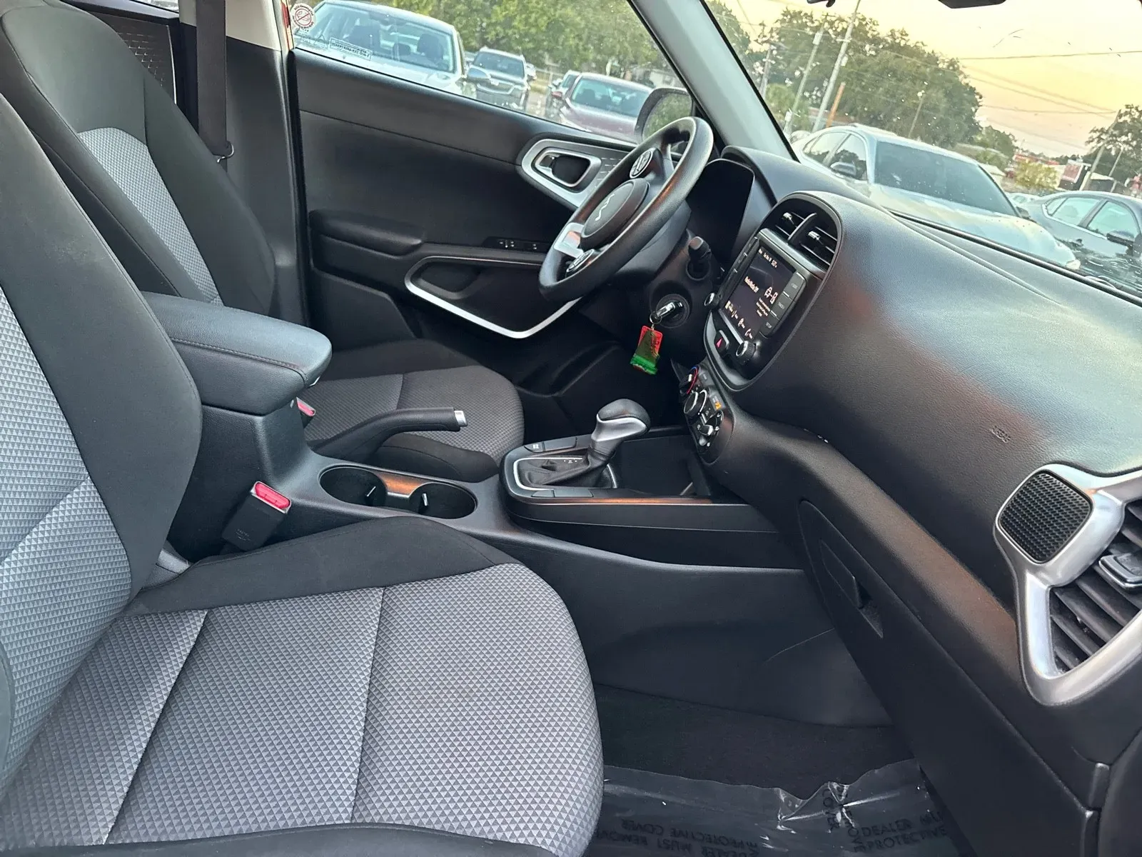 2024 Kia Soul LX - Photo 13