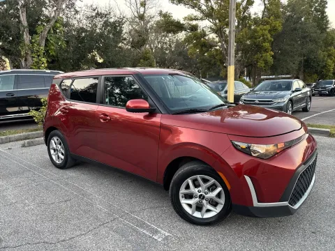 More photos of 2024 Kia Soul LX at Evo Motors, FL