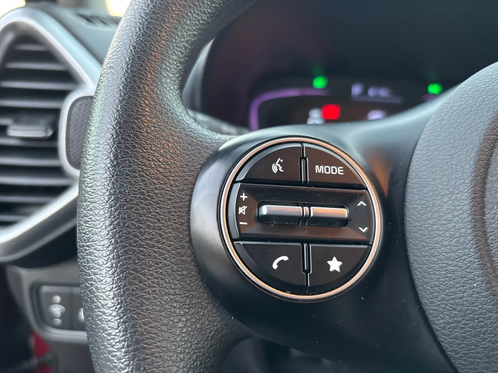 2024 Kia Soul LX - Photo 16