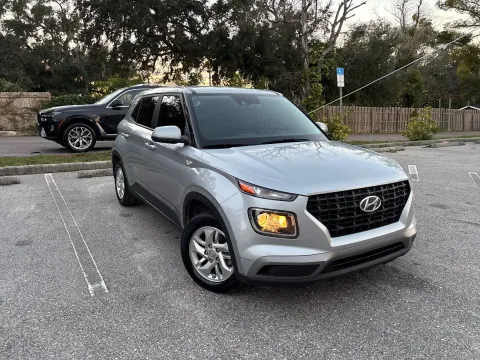 More photos of 2022 Hyundai Venue SE at Evo Motors, FL