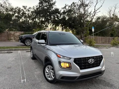 More photos of 2022 Hyundai Venue SE at Evo Motors, FL