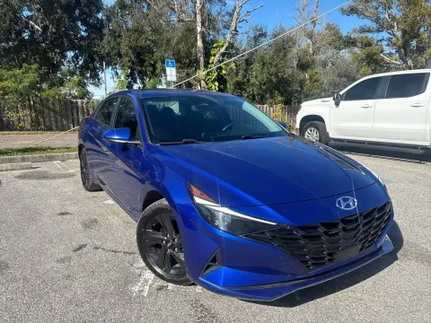 More photos of 2021 Hyundai Elantra SEL w/CONVENIENCE PKG. at Evo Motors, FL