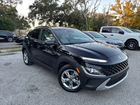 More photos of 2023 Hyundai Kona SEL at Evo Motors, FL