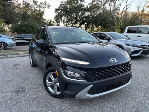 More photos of 2023 Hyundai Kona SEL at Evo Motors, FL