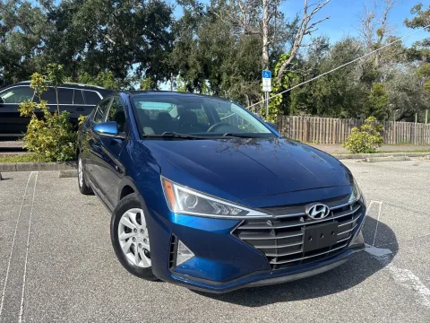 More photos of 2019 Hyundai Elantra SE at Evo Motors, FL