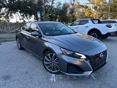 More photos of 2023 Nissan Altima 2.5 SL at Evo Motors, FL
