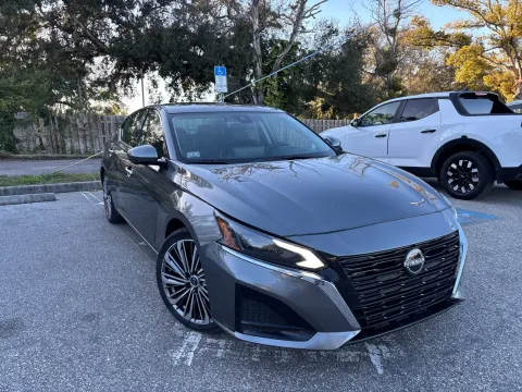 More photos of 2023 Nissan Altima 2.5 SL at Evo Motors, FL